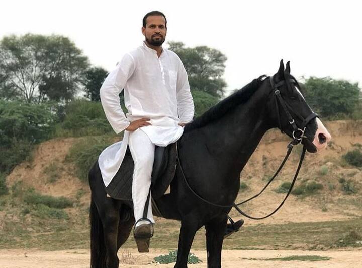 यूसुफ पठान की घोड़े के साथ बार बार शेयर की गई इस तस्वीर को देखकर आप अंदाजा लगा सकते हैं कि उन्हें ये दोस्त कितना प्यारा है.