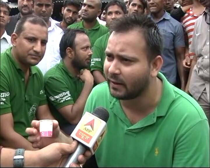 RJD's cycle rally: Tejashwi Yadav attacks Nitish Govt, calls it Ravana-Duryodhana Govt नीतीश सरकार के खिलाफ तेजस्वी की साइकिल यात्रा, कहा- बिहार में रावण-दुर्योधन की सरकार