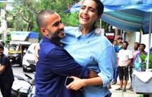 सोनम को गोद में उठाकर रोमांटिक हुए पति आंनद, अब वायरल हो रही हैं तस्वीरें