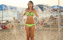 हां मैं बिकिनी पहनती हूं और मुस्लिम हूं मगर ऐसा करना मुझे बुरा इंसान नहीं बनाता: मंदाना करीमी