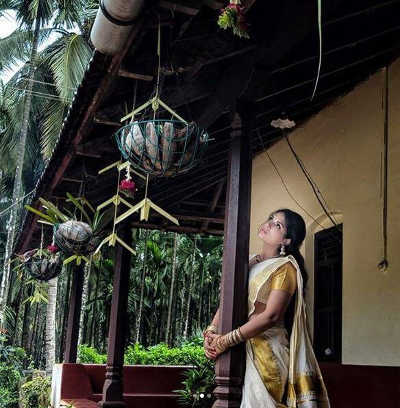 बताते चलें, लंकेश ने जब शकीला की बॉयोपिक घोषणा की तब शकीला ने अपनी एक और लीड फिल्म के नाम का एलान किया था. शकीला को अपने करियर में सबसे ज्यादा उस वक्त मुश्किल का सामना करना पड़ा जब उनकी फिल्मों को रिलीज डेट मिलने में दिक्कत होने लगी. ऐसे में उन्होंने अपना प्रोडक्शन हाउस खोलने का फैसला किया और एक से बढ़ के एक हिट फिल्में दी. फोटो-इंस्टाग्राम