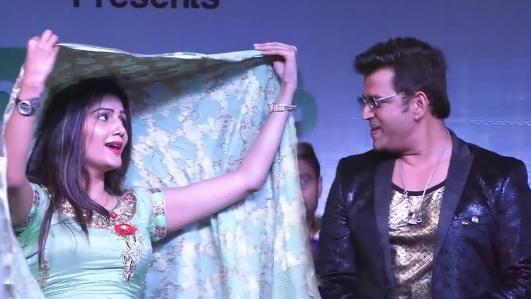 सपना ने खास अंदाज में रवि किशन को बुलाया स्टेज पर, फिर रंग दिया हरियाणवी रंग में sapna chaudhary calls ravi kishan on stage dance video get viral सपना ने खास अंदाज में रवि किशन को बुलाया स्टेज पर, फिर रंग दिया हरियाणवी रंग में
