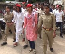 इलाहाबाद : अमित शाह के काफिले को काला झंडा दिखाना पड़ा महंगा, सेंट्रल यूनिवर्सिटी की दो छात्राओं को भेजा गया जेल