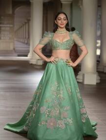 एक्ट्रेस कियारा आडवाणी ने रैम्प पर बिखेरा जलवा, देखें तस्वीरें