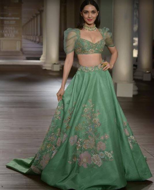 इस दौरान उन्होंने ग्रीन शेड की ड्रेस में  रैम्प पर जलवा बिखेरा. फोटो-मानव मंगलानी