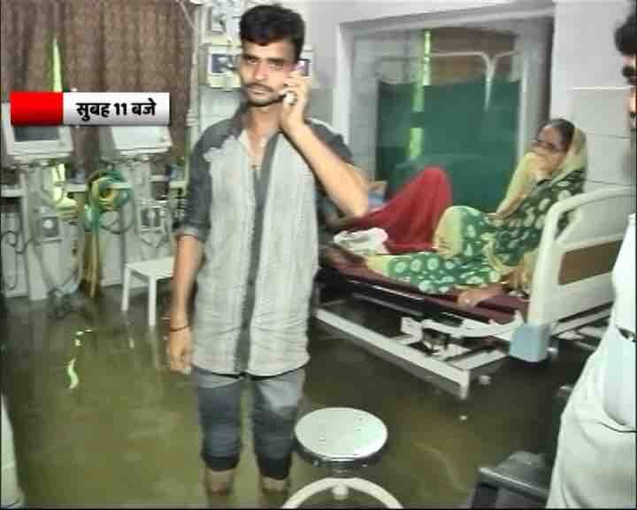 मरीज़ों को महीने दूसरी जगह शिफ़्ट भी नहीं किया जा रहा और मरीज़ों के जो परिजन अस्पताल में मौजूद हैं वो इस ख़राब हालात में कठिन परिस्थितियों में किसी तरह मरीज़ों का ख़्याल रख रहे हैं. 