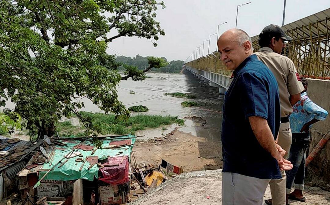 दिल्लीः यमुना का जलस्तर बढ़ा, पुराने यमुना पुल पर ट्रैफिक को किया गया बंद Delhi flood alert: Old Yamuna Bridge closed to traffic as water level rises दिल्लीः यमुना का जलस्तर बढ़ा, पुराने यमुना पुल पर ट्रैफिक को किया गया बंद