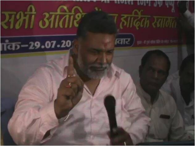 मुजफ्फरपुर रेप कांड: सांसद पप्पू यादव ने नीतीश सरकार पर लगाया आरोपियों को बचाने का आरोप Muzaffarpur Rape Scandal: MP Pappu Yadav accused Nitish Kumar of saving the accused मुजफ्फरपुर रेप कांड: सांसद पप्पू यादव ने नीतीश सरकार पर लगाया आरोपियों को बचाने का आरोप