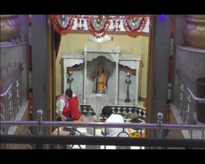 हिंदू धर्म में सावन के महीने का एक खास महत्व है. शिवपुराण के अनुसार, भगवान शिव ने सावन के महीने में माता पार्वती की तपस्या से खुश होकर उन्हें पत्नी के रूप में स्वीकारा था.