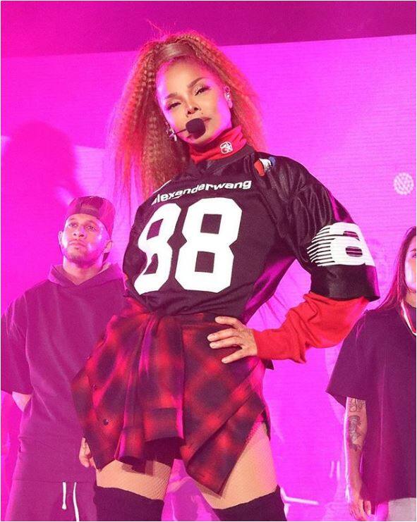 बता दें कि दुनियाभर में अपने नायाब डांस स्टेप्स के लिए मशहूर रॉक स्टार माइकल जैक्सन की मौत 25 जून 2009 को हुई थी. फोटो-इंस्टाग्राम