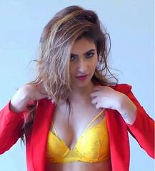 इंटरनेट पर कहर ढहा रहा है करिश्मा शर्मा का लेटेस्ट फोटोशूट, देखें तस्वीरों में