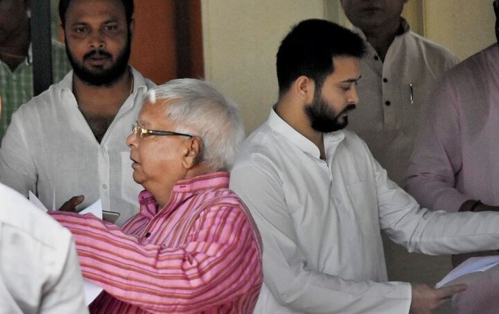 patiala house court summons lalu yadav, rabri devi, tejashwi yadav and 14 others in irctc scam IRCTC घोटाला: लालू परिवार की बढ़ी मुश्किलें, पटियाला हाउस कोर्ट ने समन जारी किया