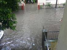 यूपी भर में भारी बारिश, मंत्रियों के घरों में भी घुसा पानी, तलैया बने वीआईपी आवास