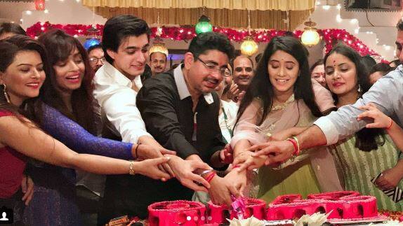 Yeh Rishta Kya Kehlata Hai completed 2700 episode, star cast celebrate 'ये रिश्ता क्या कहलाता है' ने पूरे किए 2700 एपिसोड, स्टार कास्ट ने मनाया जश्न