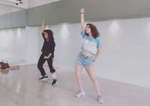 \'दंगल गर्ल\' फातिमा सना शेख और सान्या मल्होत्रा ने ‘दिलबर’ गाने पर किया जमकर डांस, देखें वीडियो