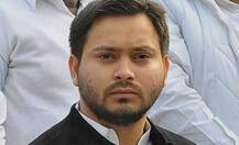 तेजस्वी ने उठाई रेलवे की परीक्षा देने वालों की आवाज़, रेल मंत्री गोयल पर दागे कई सवाल