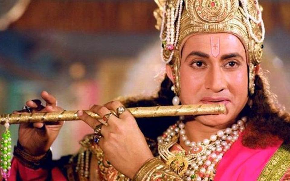 सीरियल 'श्री कृष्णा' में भगवान कृष्ण का किरदार निभाने वाले अभिनेता सर्वदमन डी बनर्जी ऋषिकेश में बच्चों को सिखाते हैं मेडिटेशन