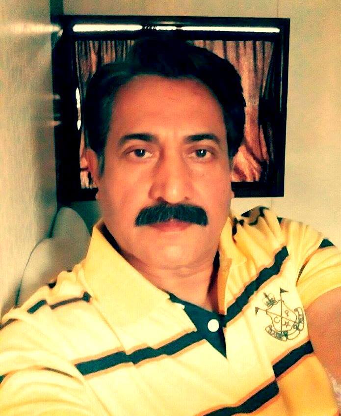 सीरियल 'श्री कृष्णा' में भगवान कृष्ण का किरदार निभाने वाले अभिनेता सर्वदमन डी बनर्जी ऋषिकेश में बच्चों को सिखाते हैं मेडिटेशन