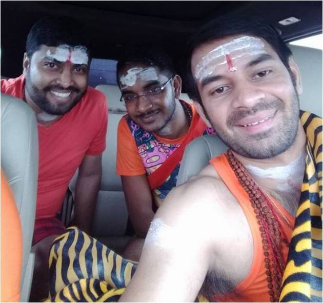 मजेदार बात ये है कि वो इस मौके पर सेल्फी लेना नहीं भूले. फोटो-सोशल मीडिया