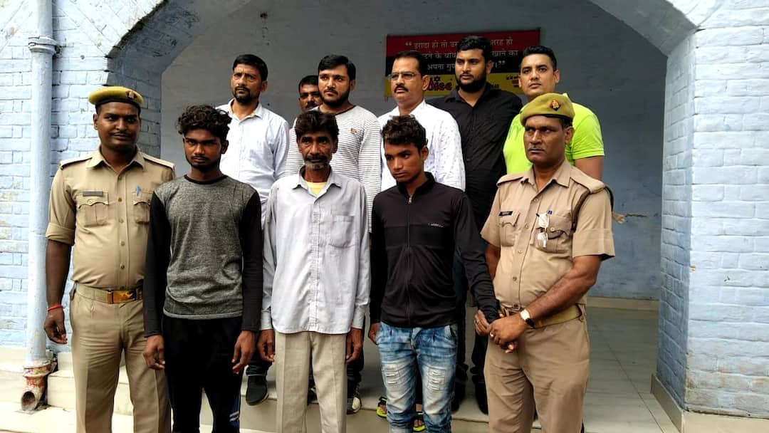 illegal Gun Factory busted in Kanpur कानपुर: ताला-चाभी बनाने की आड़ चल रहा था तमंचे बनाने का कारोबार, 35 तमंचो के साथ तीन गिरफ्तार