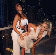 98% ट्रांसपेरेंट ड्रेस में आई, फिर कैमरे के आगे हो गई वाइल्ड