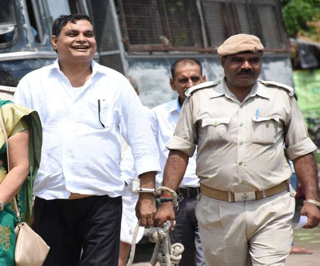 Muzaffarpur shelter case accused Brajesh thakur admitted in Jail's Hospital not in barrack बैरक में नहीं जेल के हॉस्पिटल में भर्ती है मुजफ्फरपुर रेप कांड का आरोपी ब्रजेश ठाकुर, जानें वजह