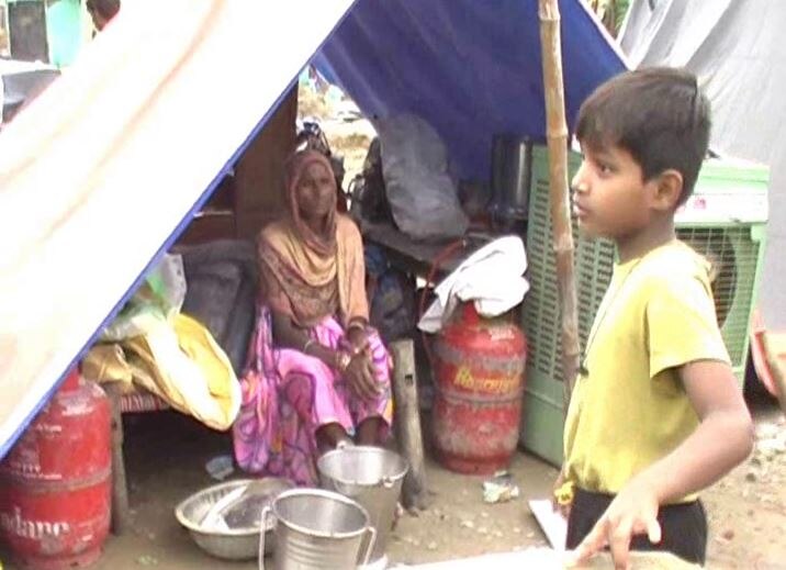 कानपुर: भीषण बारिश ने उजाड़ दिया आशियाना, पलायन करने को मजबूर हो रहे हैं लोग