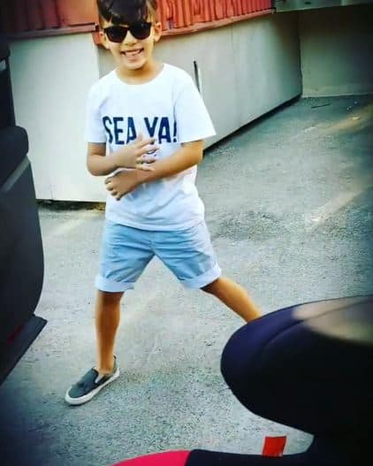 इससे पहले, उत्तरप्रदेश पुलिस ने भी ट्वीट के जरिए आगाह किया. उत्तर प्रदेश पुलिस ने ट्वीट किया कि प्रिय अभिभावक, चाहे किकी आपके बच्चे से प्यार करे या नहीं, हमें विश्वास है कि आप करते हैं! इसलिए, कृपया जीवन में सभी चुनौतियों को छोड़कर अपने बच्चों के साथ खड़े रहें! फोटोः इंस्टाग्राम