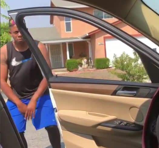  दिल्ली पुलिस ने एक तस्वीर ट्वीट कर आगाह किया है. इसमें सड़क पर डांस करता हुआ एक व्यक्ति नजर आता है और एक एंबुलेंस का भी दरवाजा खुला हुआ है. ट्वीट में कहा गया है कि सड़क पर डांस करने से आपके लिए नया दरवाजा खुल सकता है. फोटोः इंस्टाग्राम