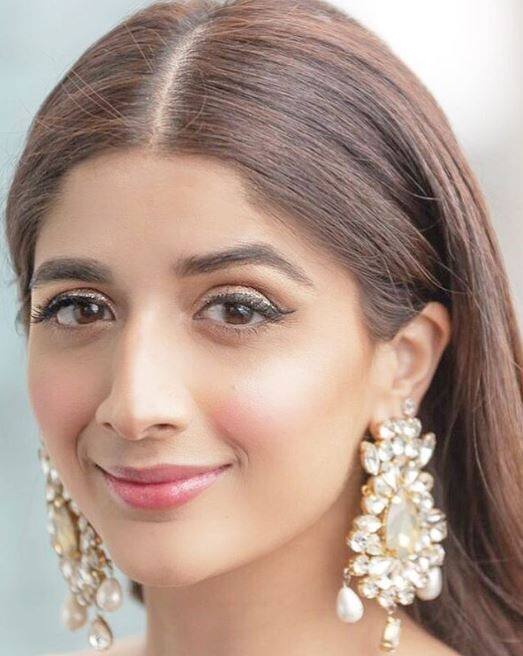 लेकिन हम आपको बताने जा रहे हैं एक और पाकिस्तानी एक्ट्रेस के बारे में जिनकी खूबसूरती का डंका पूरी दुनिया में बजता है. फोटो-इंस्टाग्राम