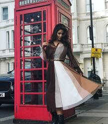 टीवी एक्ट्रेस हिना खान ने शेयर की ताजा फोटोशूट की खूबसूरत तस्वीरें, लंदन में मना रही है छुट्टियां