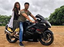 टीवी एक्ट्रेस दिव्यांका के पति के साथ बाइक पर मजे लेती नजर आईं ये हीरोइन
