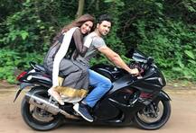 टीवी एक्ट्रेस दिव्यांका के पति के साथ बाइक पर मजे लेती नजर आईं ये हीरोइन