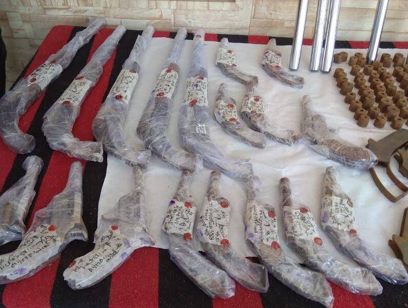 Illegal gun factory busted in Meerut large number of weapons recovered मेरठ: चुनाव से पहले टारगेट पर थी कांवड़ यात्रा, सैकड़ों तमंचे बरामद