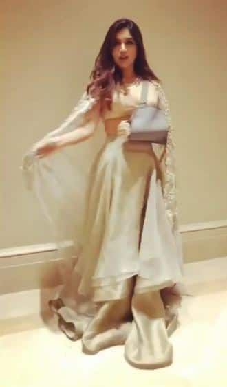 अपनी इस तस्वीर को शेयर करते हुए भूमि ने लिखा है, 'बहुत खूबसूरत महसूस हुआ, मनीष मल्होत्रा ढेर सारा प्यार'. फोटोः इंस्टाग्राम