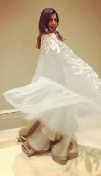  भूमि ने ये गाउन मनीष मल्होत्रा के शो के लिए पहना था. भूमि ने तस्वीरों के साथ अपना एक वीडियो भी शेयर किया है.फोटोः इंस्टाग्राम