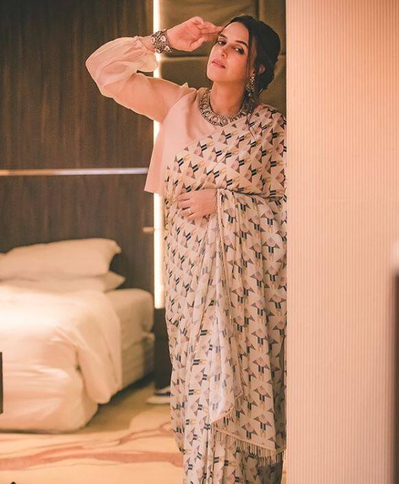 नेहा बॉलीवुड फिल्म 'जूली' और 'दे दना दन' जैसी फिल्मों में अपनी अदाकारी का जलवा दिखा चुकी हैं. फोटो-इंस्टाग्राम