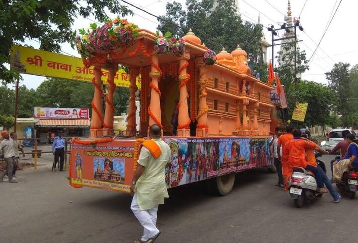 इस दौरान आम जनता के अलावा हजारों की तादात में बीएचरपी और बजरंग दल के कार्यकर्ता भी इकठ्ठा होगे. कांवड़यात्रा में अपने तरह के इस नए आयोजन से निपटना पुलिस के लिए भी बड़ी चुनौती होगा.   