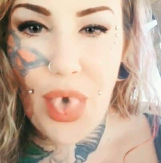 डॉक्टरों के मुताबिक टंग से इस तरह छेड़छाड़ करने से शरीर में खून की कमी और सांस लेने तक में दिक्कत हो सकती है. फोटो- इंस्टाग्राम