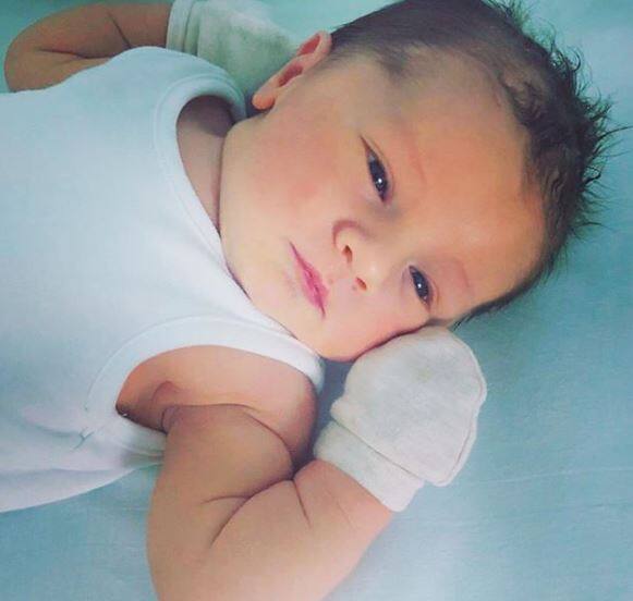 9 पॉन्ड के अपने न्यूबॉर्न बेबी की तस्वीर शेयर करते हुए उसने लिखा है '9 pounds of pure perfection' फोटो- इंस्टाग्राम