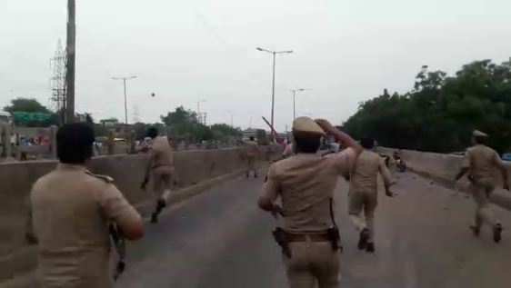 कानपुर: हाईवे जाम करने पर पुलिस और पब्लिक के बीच जमकर हुआ पथराव, आगजनी