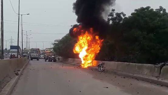 कानपुर: हाईवे जाम करने पर पुलिस और पब्लिक के बीच जमकर हुआ पथराव, आगजनी