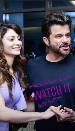 इन तस्वीरों में उर्वशी बेहद खूबसूरत लग रही थीं. लेकिन इसके अलावा उर्वशी इसीलिए चर्चा में हैं क्योंकि इस प्रमोशनल इवेंट के दौरान उर्वशी की फटी हुई ड्रेस कैमरे में कैद हो गई. फोटो : इंस्टाग्राम