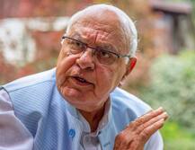 जम्मू: पूर्व सीएम फारुख अब्दुल्ला की सुरक्षा में चूक, पुलिस ने हमलावर को गोली मारी