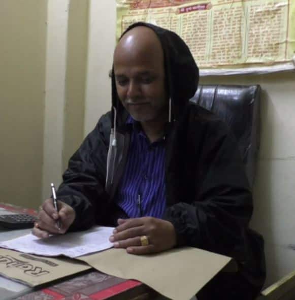 गोरखपुर आरटीओ ऑफिस की इन तस्वीरों को देख कर तो आप भी चौंक जाएंगे