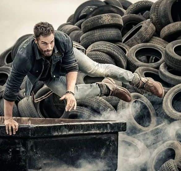 मार्क को स्वीमिंग करना बहुत अच्छा लगता है. वे रोजाना 2 किलोमीटर तक स्पीडो और फिश स्टाइल में समुद्र में स्वीमिंग करते हैं. साथ ही जिम भी जाते हैं. फोटोः इंस्टाग्राम