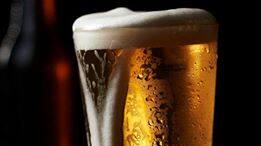 रिसर्चर का दावा है कि बीयर में प्रोटीन और विटामिन की अच्छी मात्रा पाई जाती है और यह हृदय से संबंधित अनेक बीमारियों को होने से रोकता है. फोटो- गूगल फ्री इमेज