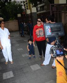 बेटे तैमूर को लेकर सोहा के घर पहुंचे सैफ और करीना, देखें तस्वीरें