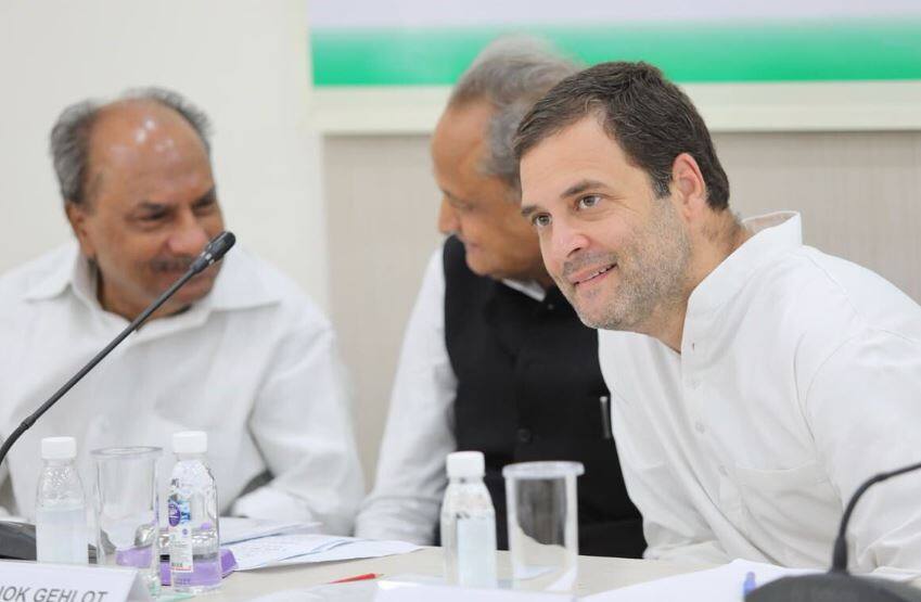 राफेल डील: राहुल का मोदी सरकार पर हमला, कहा- लोगों का 130,000 करोड़ रु. छीनकर दोस्तों को दिया Rahul Gandhi Attacks PM Modi over rafale deal in cwc meaning राफेल डील: राहुल का मोदी सरकार पर हमला, कहा- लोगों का 130,000 करोड़ रु. छीनकर दोस्तों को दिया