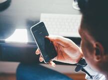 मोबाइल फोन पर अधिक समय बिताने से हाइपरएक्टिविटी डिसऑर्डर का खतरा